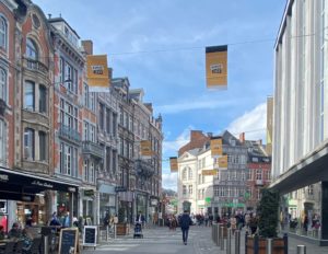 Différents visuels aux couleurs de Namur is a joke ont été placés dans toutes les rues de Namur 